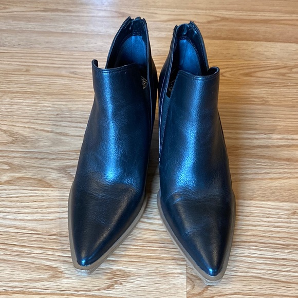 Vince Camuto Black Leather booties - Picture 2 of 5